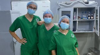 Kein Strom, kein Wasser und Termiten: Wie Abiturientinnen sich für Mütter in Tansania engagieren