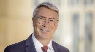 Arbeitsgericht in Herford: Landtagsabgeordnete Dahm warnt vor fataler Schließung