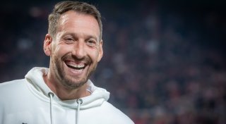 Wie Miro Kloses historisches WM-Trikot in den Schrank des Arminia-Trainers kommt