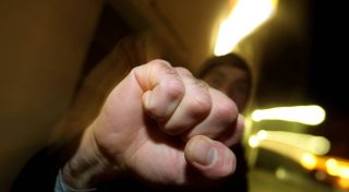 Schwer verletzt: Männergruppe attackiert in Bielefeld Passanten am Hauptbahnhof
