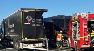 Vollsperrung auf der A2: Schwerer Lkw-Unfall bei Porta Westfalica