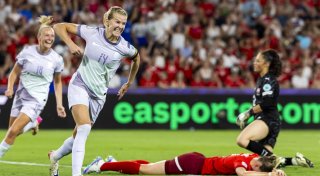 Ex-Weltfußballerin Hegerberg nach Fehlschuss: «Shit happens»