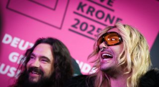 Liveticker zur „1Live Krone 2025“: Die ersten Stars auf dem pinken Teppich in Bielefeld