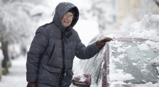 Eiskratzer-Alternativen: Mit diesen Tricks bekommen Sie gefrorene Scheiben frei