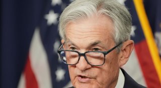 Zölle bremsen US-Notenbank - Fed trotzt Trump