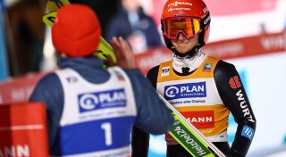 Geduld und Klingelbeutel: Schwerer Weg für Skispringerinnen
