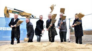 Erster Spatenstich: Paderborner Lichtspezialist Lightpower baut neue Zentrale