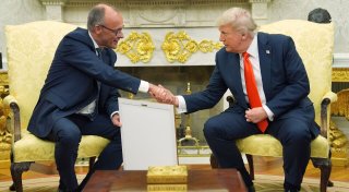 Merz schenkt Trump Geburtsurkunde seines deutschen Vorfahren