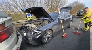 Auffahrunfall: Drei Fahrzeuge kollidieren bei Höxter