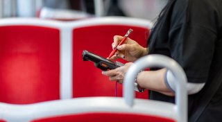 Bahnfahrkarte nicht dabei? Nachreichen spart Geld