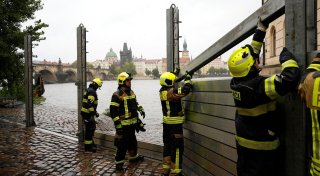 Regen ohne Ende: Nachbarländer rüsten sich vor Hochwasser