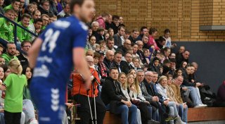 Mit vielen Fotos: 600 begeisterte Handballfans in Bad Oeynhausen