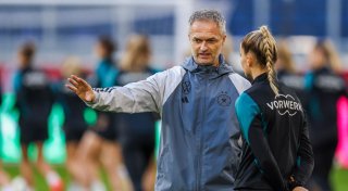 Wück sieht Nationalspielerinnen lieber bei deutschen Clubs