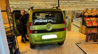 Unfall in Büren: Auto wird durch Supermarktkasse gestoppt