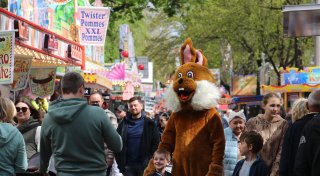 Eröffnung bei bestem Wetter: Tausende Besucher bei der Herforder Osterkirmes