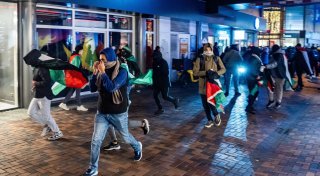 Nach Krawallen in Amsterdam: Israel schickt Rettungsflieger für Fußballfans