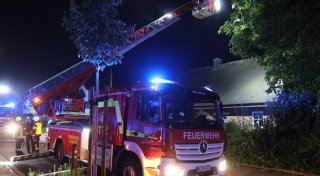 Akkus in Brand geraten: Nächtlicher Feuerwehreinsatz mit zwei Verletzten in Herford