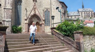 Marode Warburger Kirchenmauer: Historische Sanierung startet bald