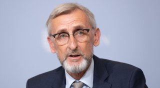 Nach AfD-Einstufung: Minister lehnt Gesinnungsprüfung ab