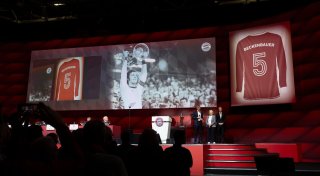 Trikot-Novum zu Beckenbauer-Gedenken - Milliarden-Marke