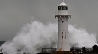 «Bomben-Zyklon» sorgt an australischer Ostküste für Chaos