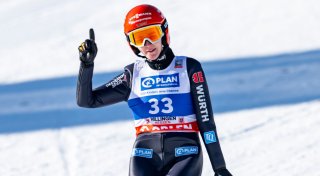 Skispringerin Freitag bereits in WM-Form