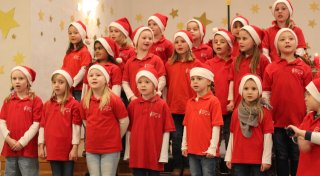 Stockbrot, Karussell & Glücksrad beim Nikolausmarkt in Enger
