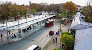 Eskalation am Herforder ZOB: 18-Jähriger kommt nach Angriff mit „spitzem Gegenstand“ in Klinik