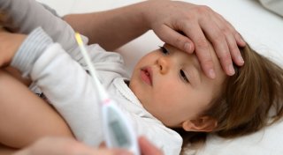 Woran erkennen, was tun? Eltern-Wissen zum Fieberkrampf