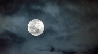 Vollmond Dezember 2025: Supermond und Planeten noch einmal zu sehen