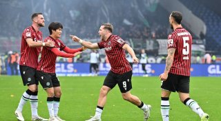 Rot nach Würgegeste: Hannover gewinnt hitziges Derby