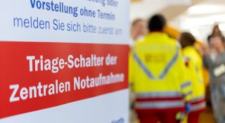 Erfolg für Mediziner-Klagen: Karlsruhe kippt Triage-Regeln