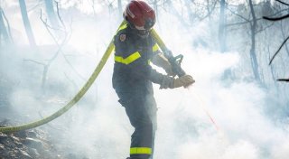 Großbrand in Südfrankreich hält Feuerwehr noch immer in Atem