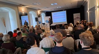 Experte warnt in Lübbecke vor Smartphones in den Händen junger Kinder