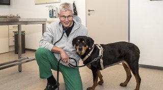 Beliebter Bielefelder Tierarzt verlässt Praxis - warum er zwei Jahre nicht praktizieren darf