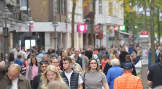 Dichtes Gedränge in Güterslohs Innenstadt: Events locken Zehntausende Besucher an