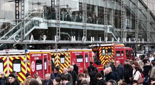 Mann zieht Messer in Paris - Polizist schießt ihn an