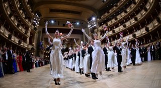 Opernball glitzert ohne Lugner mit Sternchen statt Stars