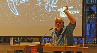 Ein galaktisches Erlebnis: Auftakt der Poetischen Quellen in Bad Oeynhausen mit Raoul Schrott