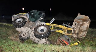 Schlechter Fahrstil: Baustellen-Diebe landen bei Bad Driburg im Graben