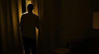 Schock am Morgen: Vor dem Bett einer Bielefelderin steht ein fremder Mann