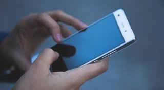 Kontoplünderung via Handy: Detmolder Ehepaar verliert 52.000 Euro