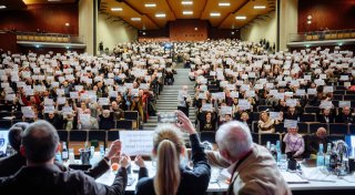 Pommes und Stadionpläne: FC St. Pauli trotzt Sportmisere