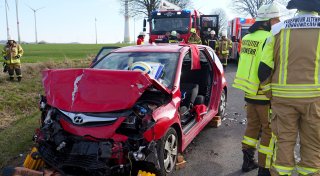 Schwerer Auffahrunfall auf der B64 zwischen Altenbeken und Paderborn