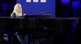Lady Gaga appelliert bei Harris' Schlusskundgebung an Frauen