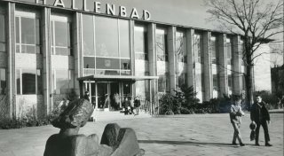 So schön war`s früher in Bielefeld: Beeindruckendes Foto aus dem Kesselbrink-Hallenbad