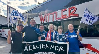 Arminia-Fans aus dem Kreis Gütersloh fahren mit Doppeldecker-Bus zum Pokalfinale