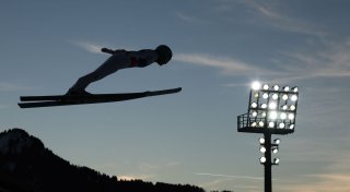 Skispringerinnen verzichten nach Stürzen auf Olympia-Test
