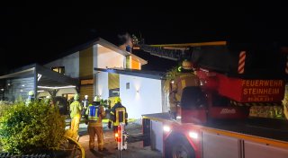 Wohnhausbrand in Nieheimer Ortschaft fordert Feuerwehren aus drei Städten im Kreis Höxter