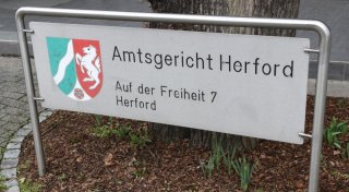 Herforder Amtsgericht: Mit Kantholz oder Plastikrohr zugeschlagen? Zeugen der Tat widersprechen sich